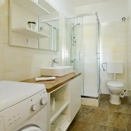 In Ljubac/zadar Riviera 33162